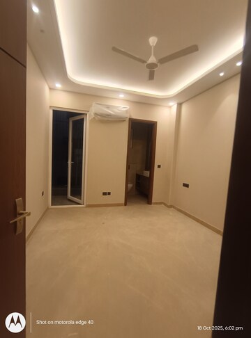 Master Bedroom in 3 BHK Builder Floor at Chittaranjan Park – for Sale