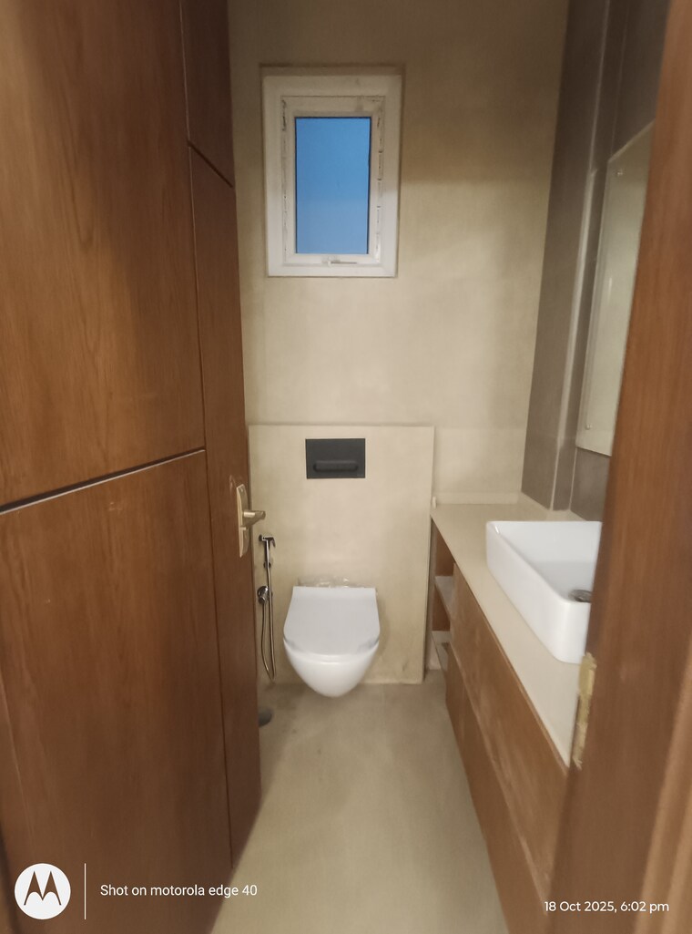 Attached Bathroom, chittaranjan park 3 Bedroom 160 Sq.Yd. Builder Floor In Chittaranjan Park Delhi 9323607