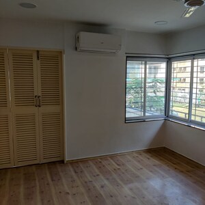 Room in 2 BHK Apartment at Sanghvi Aaditya Heights, Tardeo – for Rent