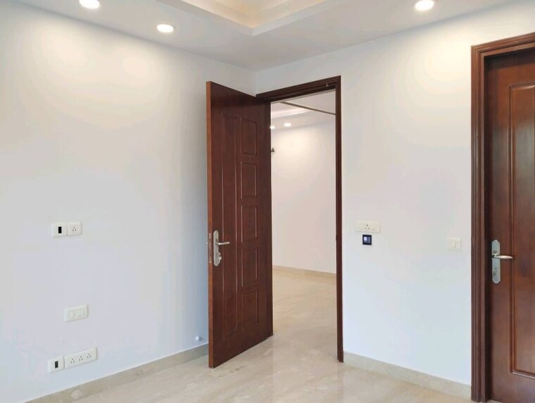 Room, shivalik colony 3 Bedroom 1400 Sq.Ft. Builder Floor In Shivalik Colony Delhi 9323618