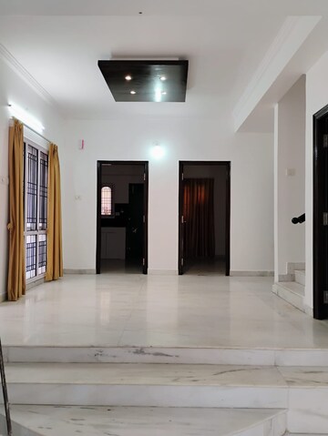 Room in 4 BHK Independent House at Jubilee Hills – for Rent