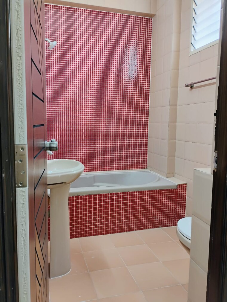 Bathroom, jubilee hills 4 Bedroom 3500 Sq.Ft. Independent House In Jubilee Hills Hyderabad 9323627