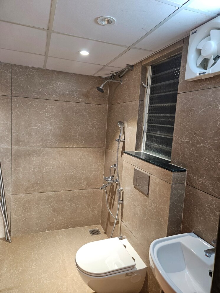 Bathroom, goel-ganga-carnation 3 Bedroom 1620 Sq.Ft. Apartment In Koregaon Park Pune 9323646