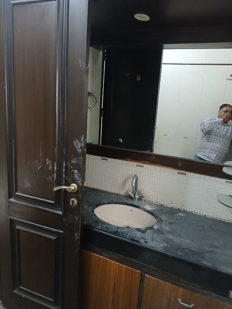 Bathroom, kalkaji 3 Bedroom 2000 Sq.Ft. Builder Floor In Kalkaji Delhi 9323659