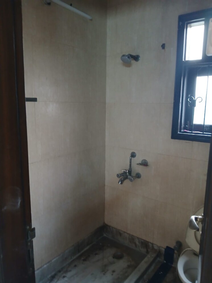 Bathroom, kalkaji 3 Bedroom 2000 Sq.Ft. Builder Floor In Kalkaji Delhi 9323659
