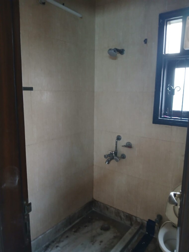 Bathroom, kalkaji 3 Bedroom 2000 Sq.Ft. Builder Floor In Kalkaji Delhi 9323659