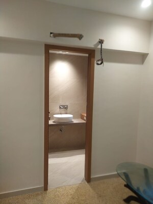 Room in 4 BHK Apartment at Santacruz West – for Sale