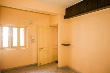 Room in 2 BHK Apartment at Rail Vihar, Rajarhat – for Rent