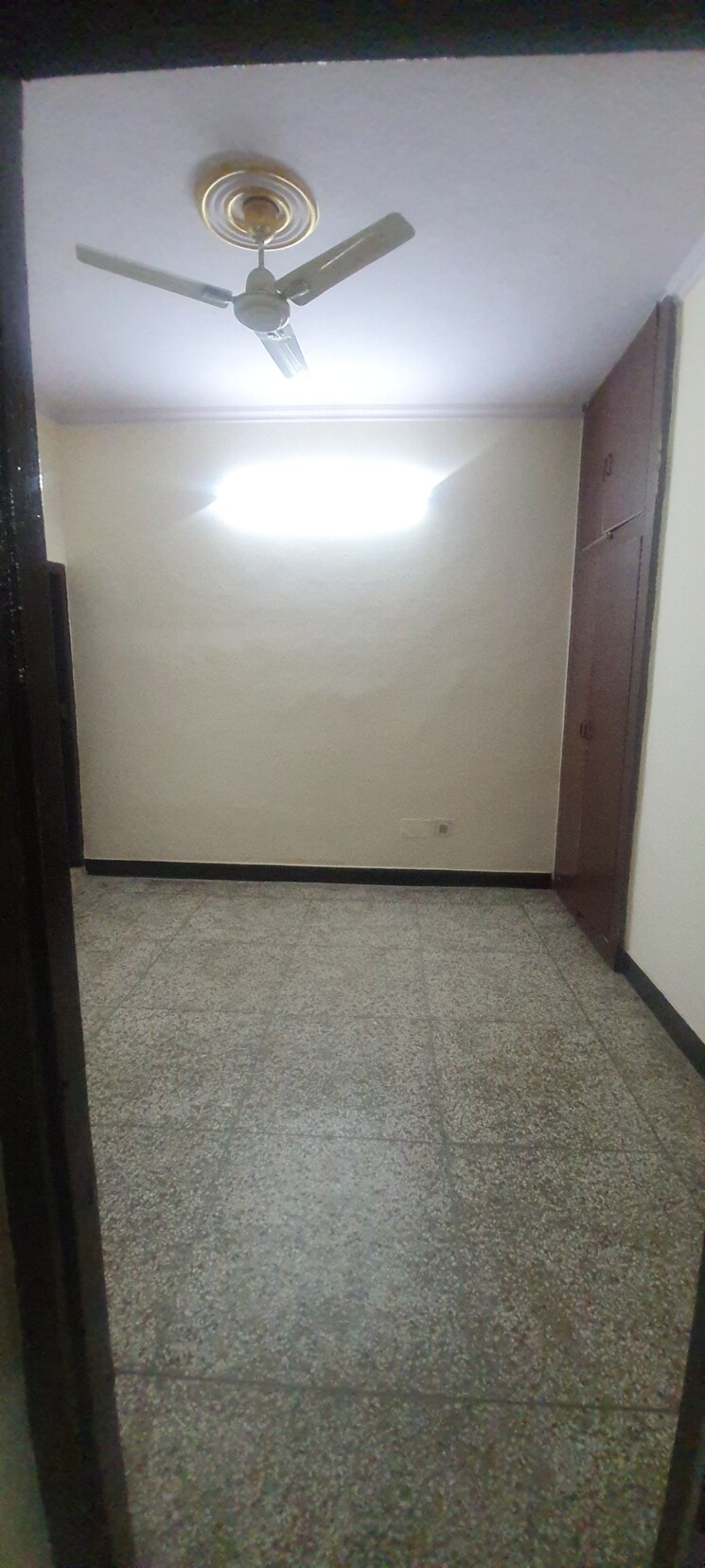 Room, sector 7 1.5 Bedroom 133 Sq.Ft. Independent House In Sector 7 Faridabad 9323799
