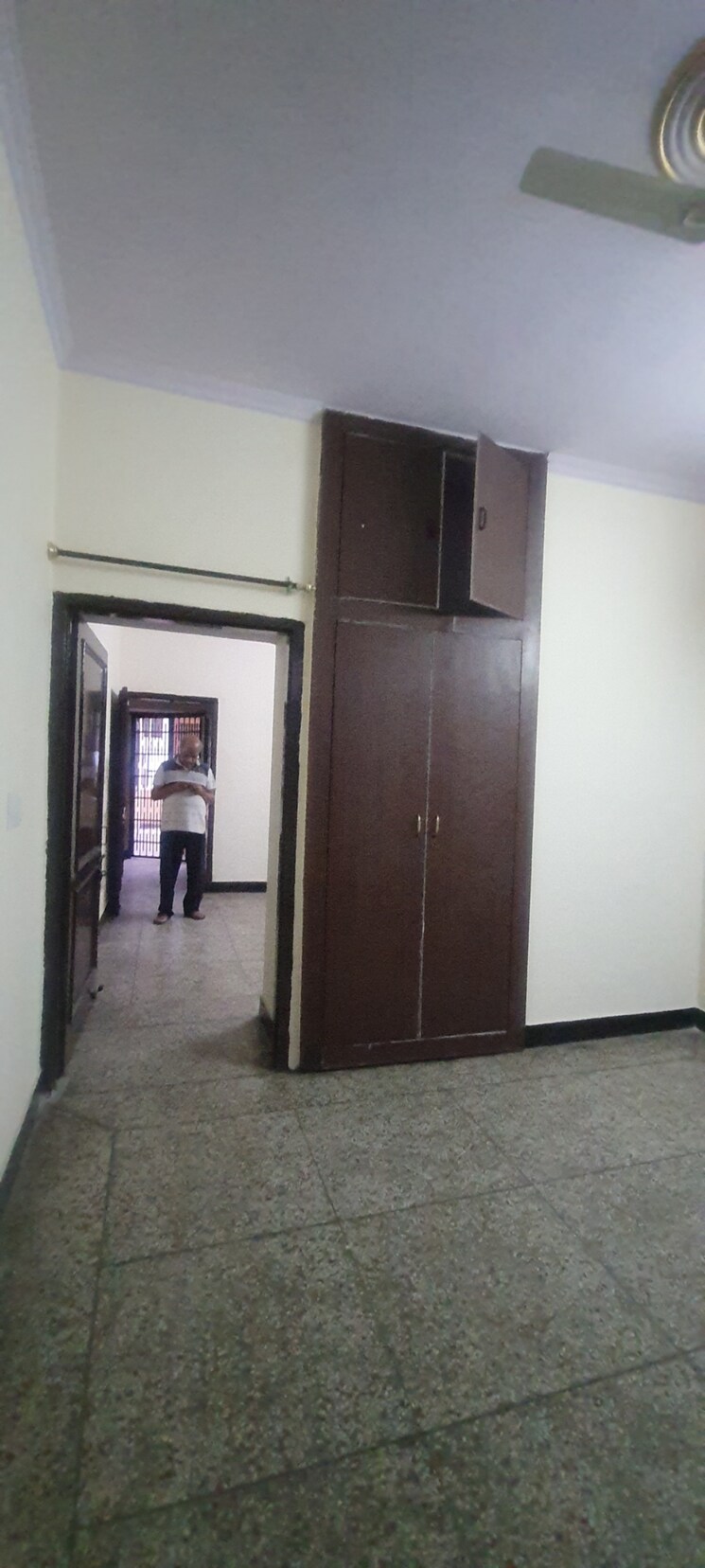 Room, sector 7 1.5 Bedroom 133 Sq.Ft. Independent House In Sector 7 Faridabad 9323799