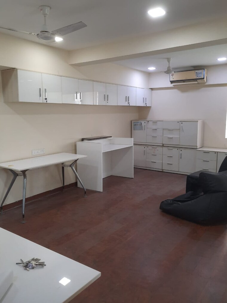 Team Area, lodha-supremus-powai Commercial Office Space 1000 Sq.Ft. In Powai Mumbai 9323809