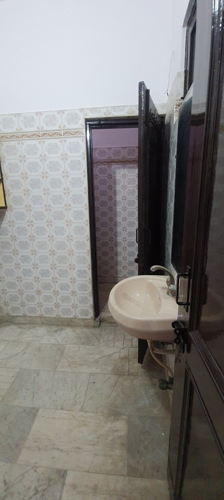 Bathroom, sector 8 2.5 Bedroom 160 Sq.Ft. Independent House In Sector 8 Faridabad 9323808