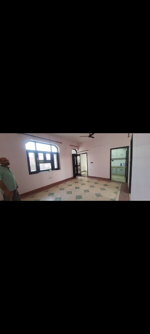Room in 2.5 BHK Independent House at Sector 8 – for Rent