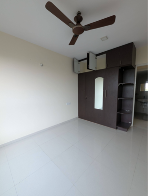 Room in 3 BHK Apartment at Hiranandani Glen Classic, Devinagar – for Rent