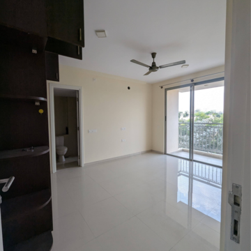 Room in 3 BHK Apartment at Hiranandani Glen Classic, Devinagar – for Rent