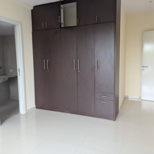 Room in 3 BHK Apartment at Hiranandani Glen Classic, Devinagar – for Rent