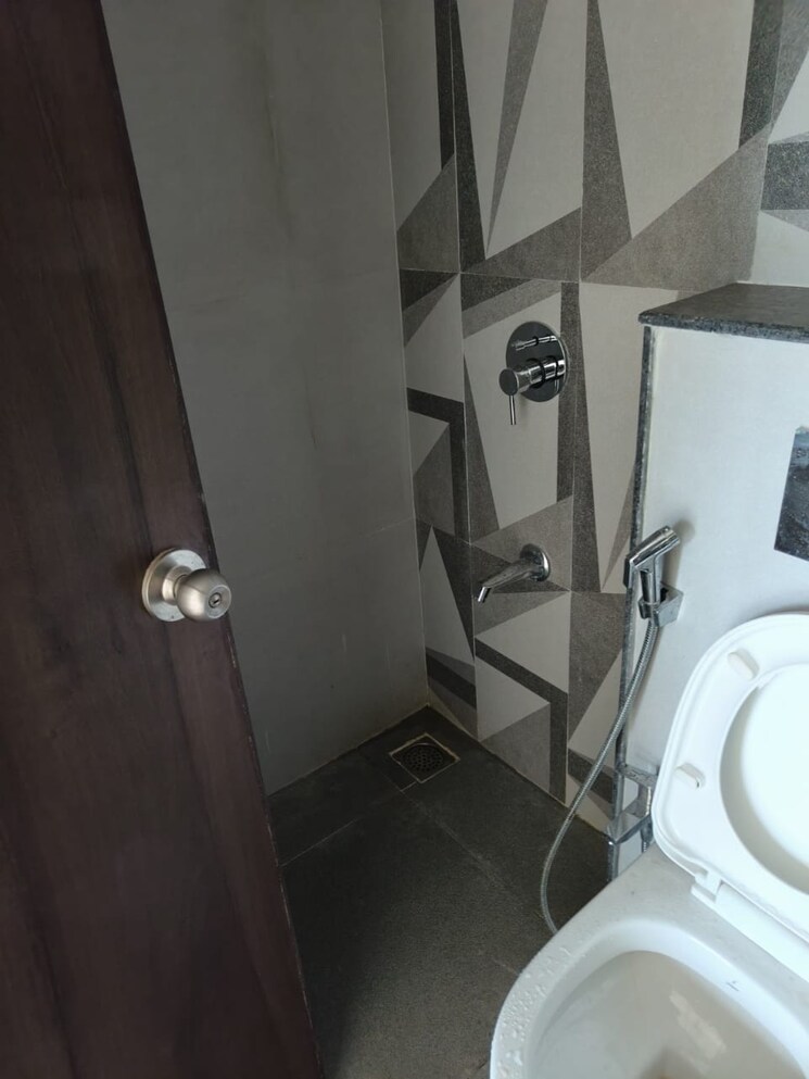 Bathroom, runwal-eirene 2 Bedroom 568 Sq.Ft. Apartment In Balkum Pada Thane 9323874