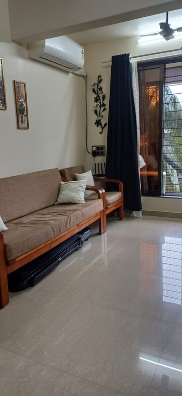 Bedroom in 1 BHK Apartment at Bandra West – for Rent