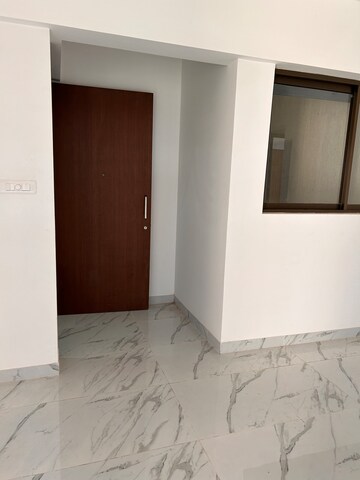 Room in 2 BHK Apartment at Raymond Ten X Habitat, Pokhran Road No Two – for Rent