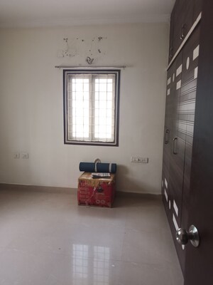 Room in 3 BHK Apartment at Khajaguda – for Rent