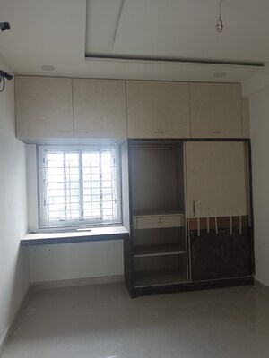 Room in 2 BHK Apartment at Kokapet – for Rent