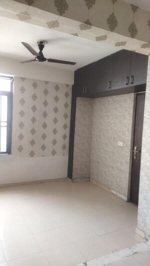 Room in 3 BHK Apartment at Auric City Homes, Sector 82 – for Rent