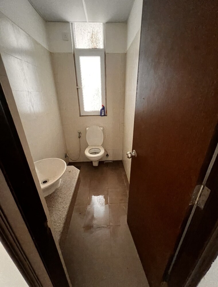 Bathroom, indiabulls-centrum-park 4 Bedroom 2875 Sq.Ft. Apartment In Sector 103 Gurgaon 9323985