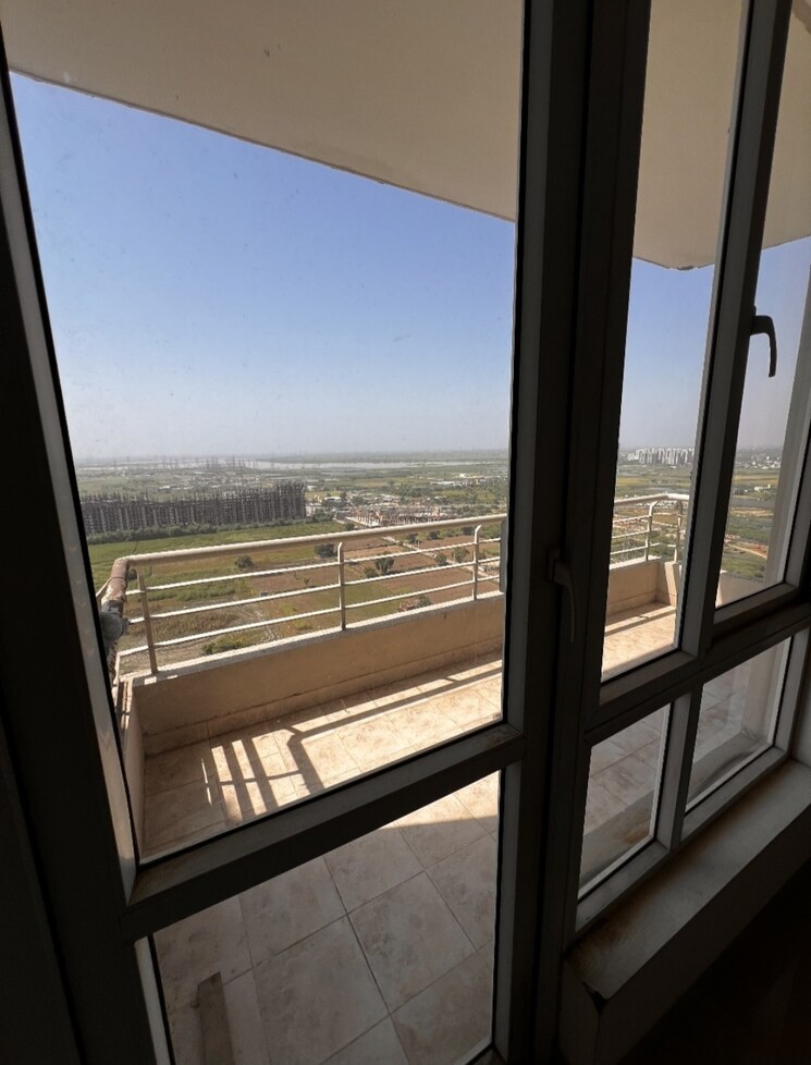 Balcony, indiabulls-centrum-park 4 Bedroom 2875 Sq.Ft. Apartment In Sector 103 Gurgaon 9323985