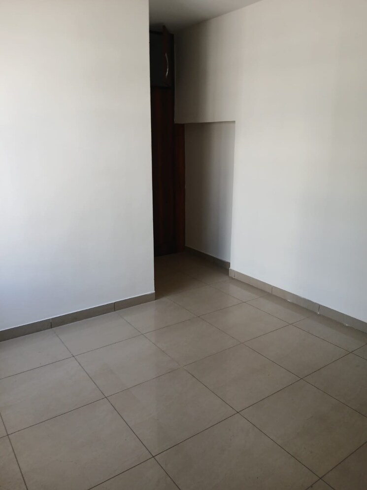 Room, sector 44 3 Bedroom 3500 Sq.Ft. Builder Floor In Sector 44 Chandigarh 9324023