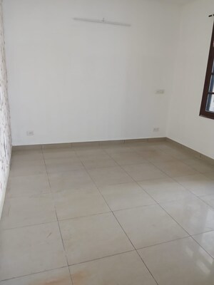 Room in 3 BHK Builder Floor at Sector 44 – for Rent