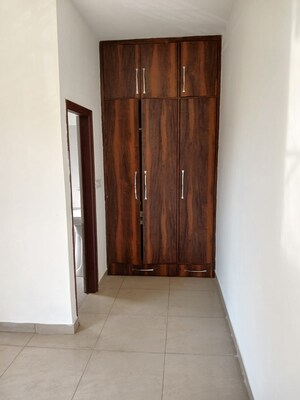 Room in 3 BHK Builder Floor at Sector 44 – for Rent