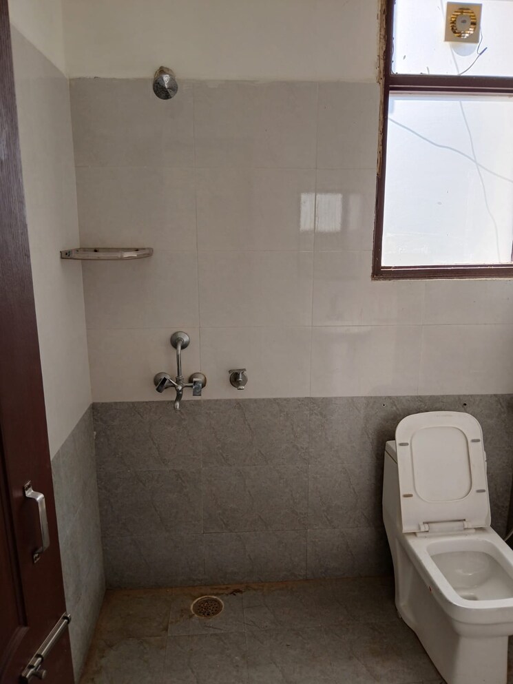 Bathroom, sector 44 3 Bedroom 3500 Sq.Ft. Builder Floor In Sector 44 Chandigarh 9324023