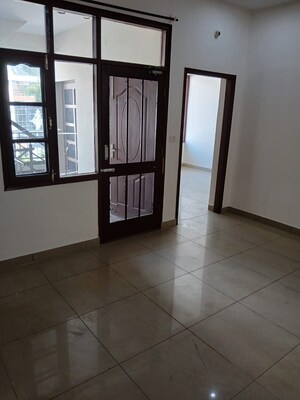 Room in 3 BHK Builder Floor at Sector 44 – for Rent