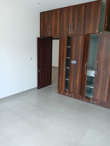 Room in 3 BHK Builder Floor at Sector 44 – for Rent