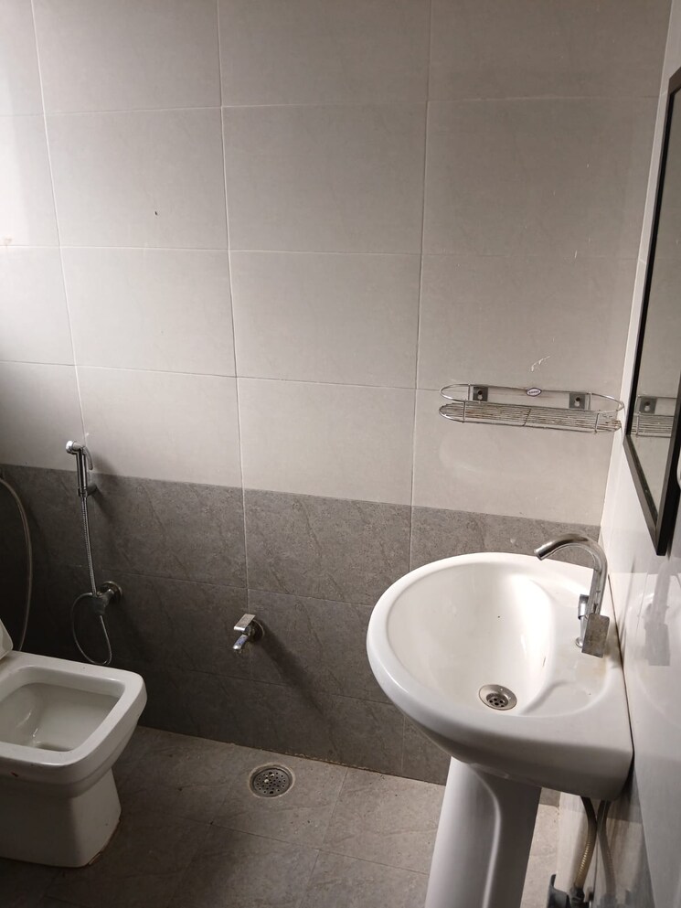 Bathroom, sector 44 3 Bedroom 3500 Sq.Ft. Builder Floor In Sector 44 Chandigarh 9324023