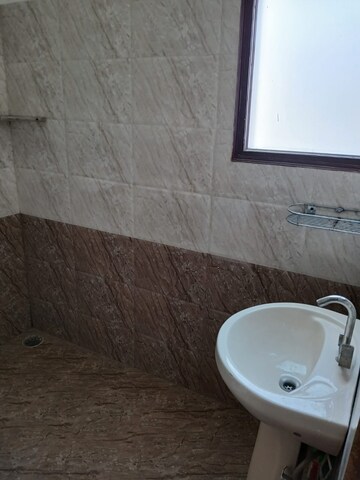 Bathroom in 3 BHK Builder Floor at Sector 44 – for Rent
