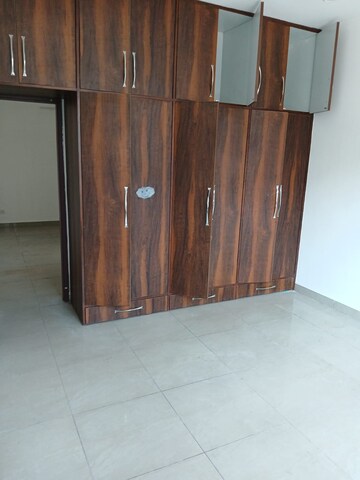 Room in 3 BHK Builder Floor at Sector 44 – for Rent