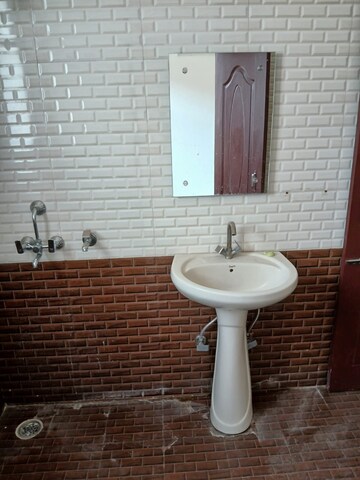 Bathroom in 3 BHK Builder Floor at Sector 44 – for Rent