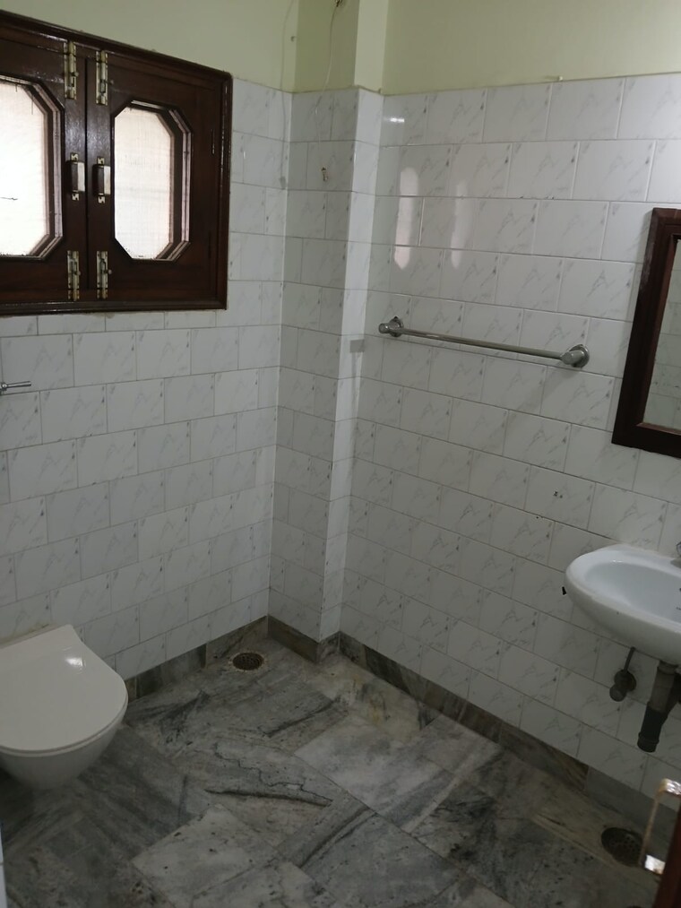 Bathroom, sector 36 2 Bedroom 3500 Sq.Ft. Builder Floor In Sector 36 Chandigarh 9324040