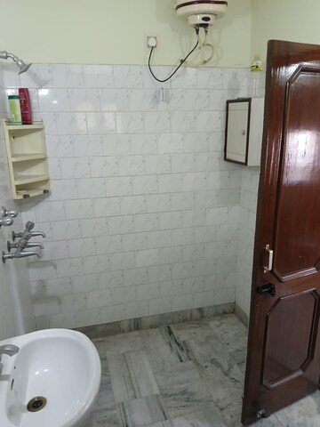 Bathroom in 2 BHK Builder Floor at Sector 36 – for Rent