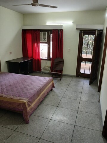 Bedroom in 2 BHK Builder Floor at Sector 36 – for Rent