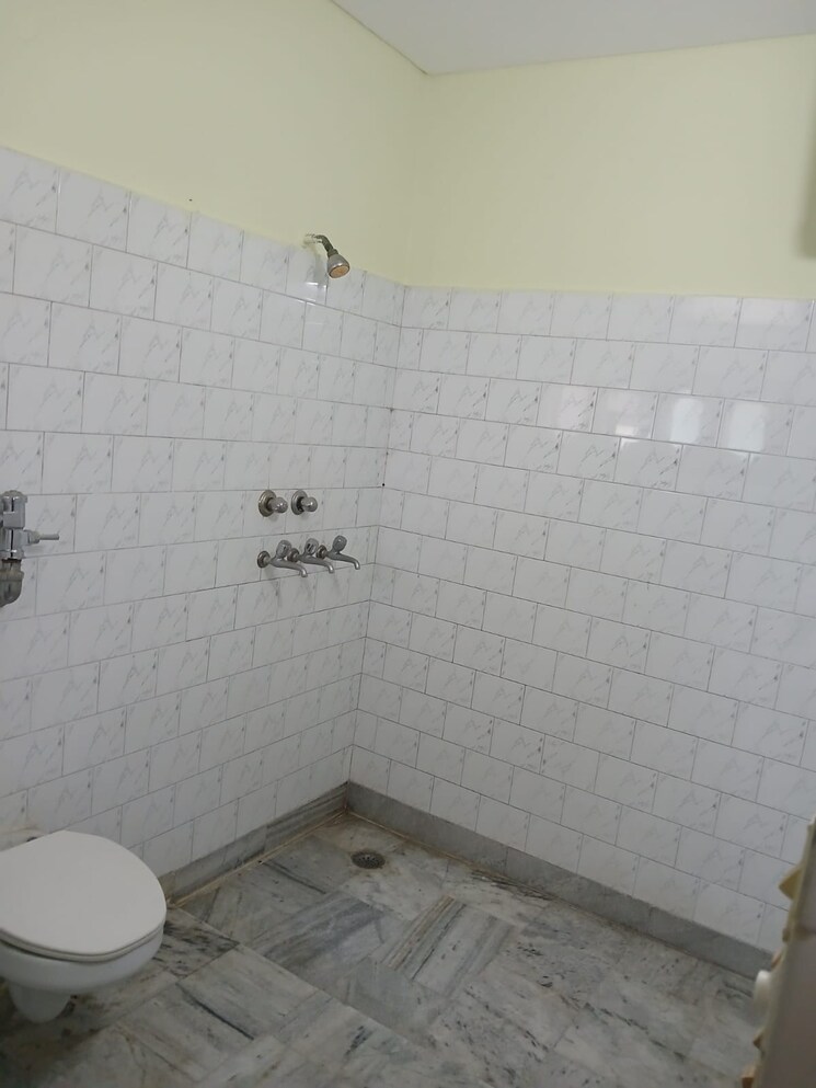 Bathroom, sector 36 2 Bedroom 3500 Sq.Ft. Builder Floor In Sector 36 Chandigarh 9324040