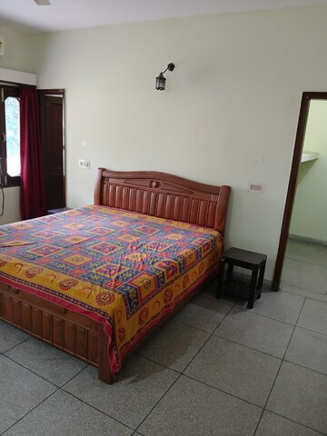 Bedroom in 2 BHK Builder Floor at Sector 36 – for Rent