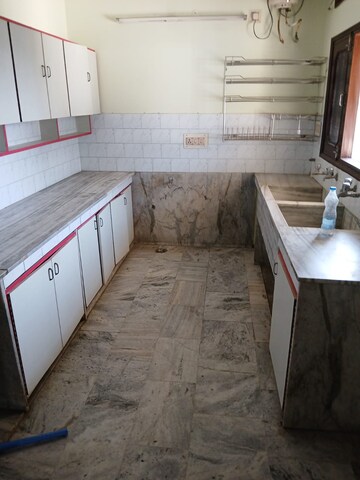 Balcony in 2 BHK Builder Floor at Sector 36 – for Rent