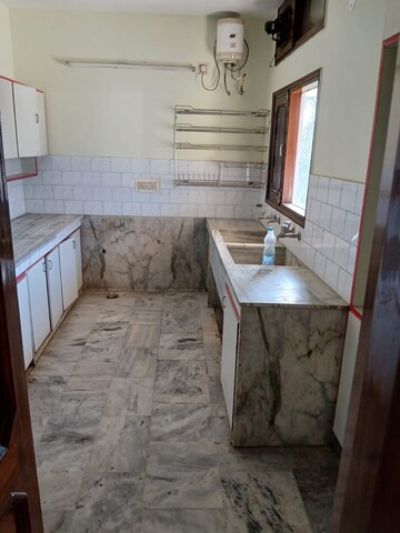 Bathroom in 2 BHK Builder Floor at Sector 36 – for Rent