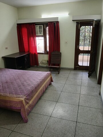 Bedroom in 2 BHK Builder Floor at Sector 36 – for Rent