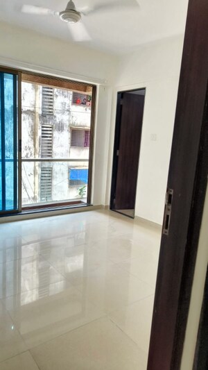 2 BHK Apartment For Rent in Runwal Symphony, Santacruz East