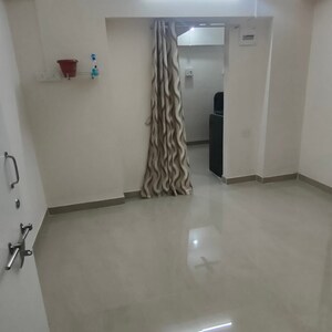 Room in 2.5 BHK Apartment at Sai Niwas CHS Kanjurmarg West, Datar Colony – for Rent