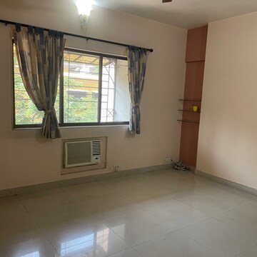Room in 2.5 BHK Apartment at Sai Niwas CHS Kanjurmarg West, Datar Colony – for Rent