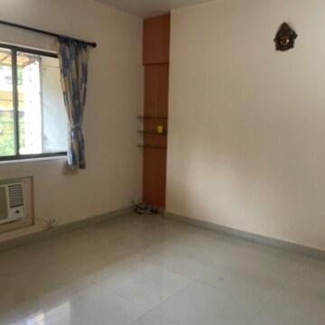 Room in 2.5 BHK Apartment at Sai Niwas CHS Kanjurmarg West, Datar Colony – for Rent